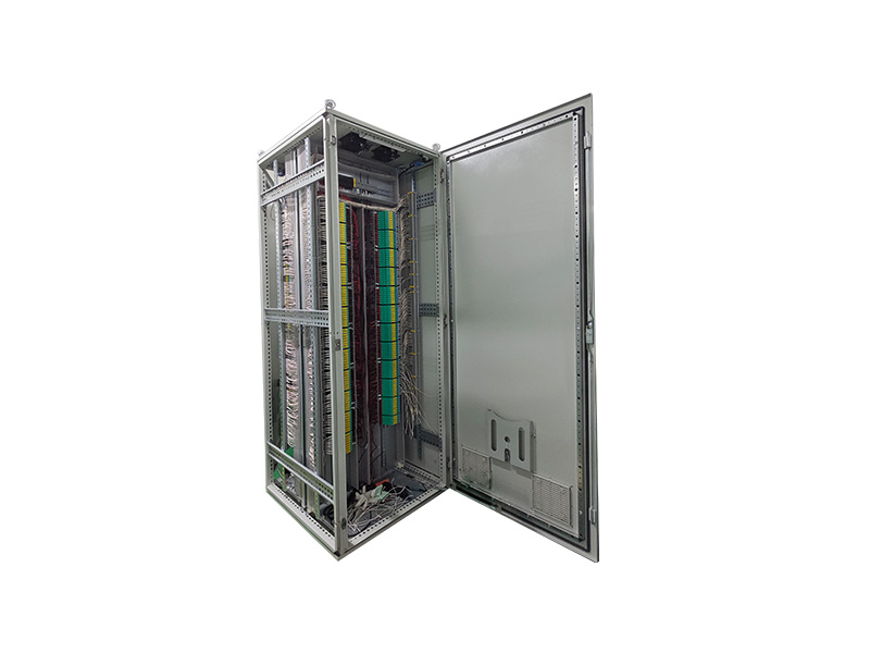 Gabinete de distribuição de energia independente de gabinetes elétricos