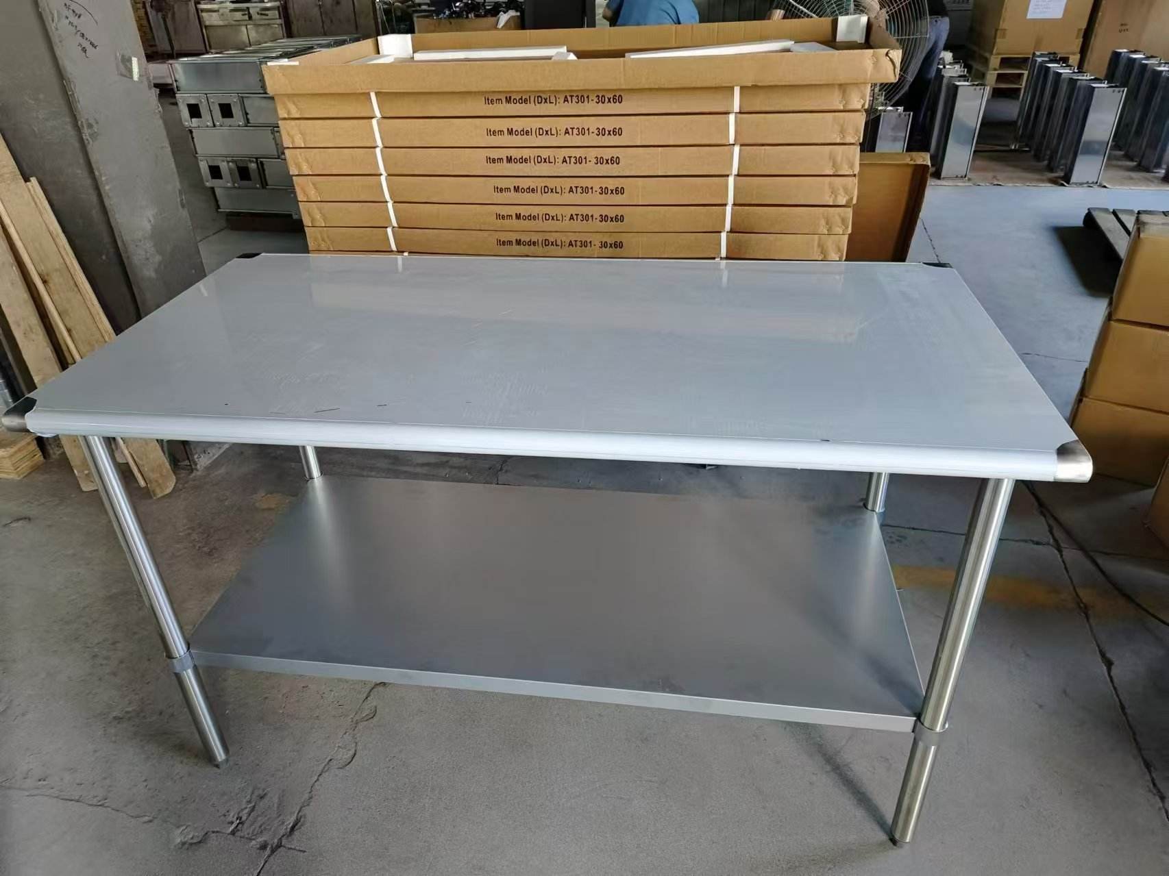 Mesa de trabalho inoxidável - equipamento de cozinha comercial