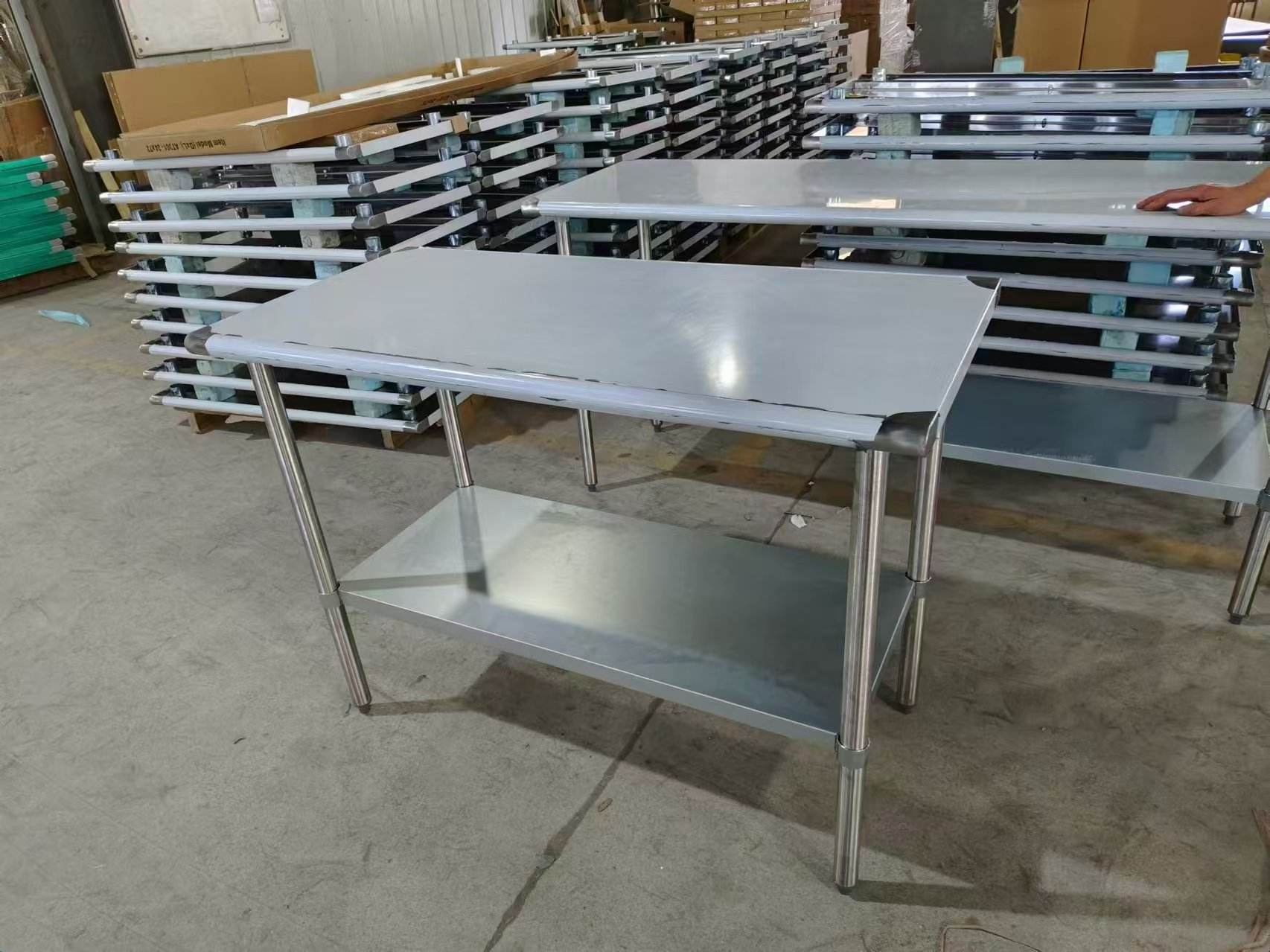 Mesa de trabalho inoxidável - equipamento de cozinha comercial