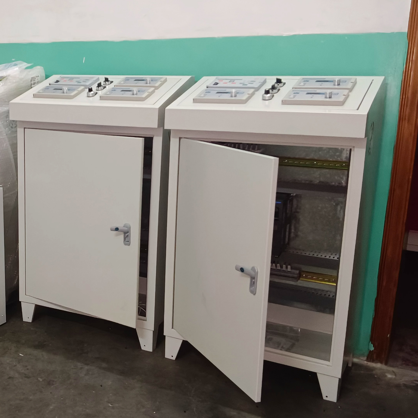 O Guia Definitivo para Escolher a Caixa de Gabinete de Controle de PLC Certa para Automação Industrial