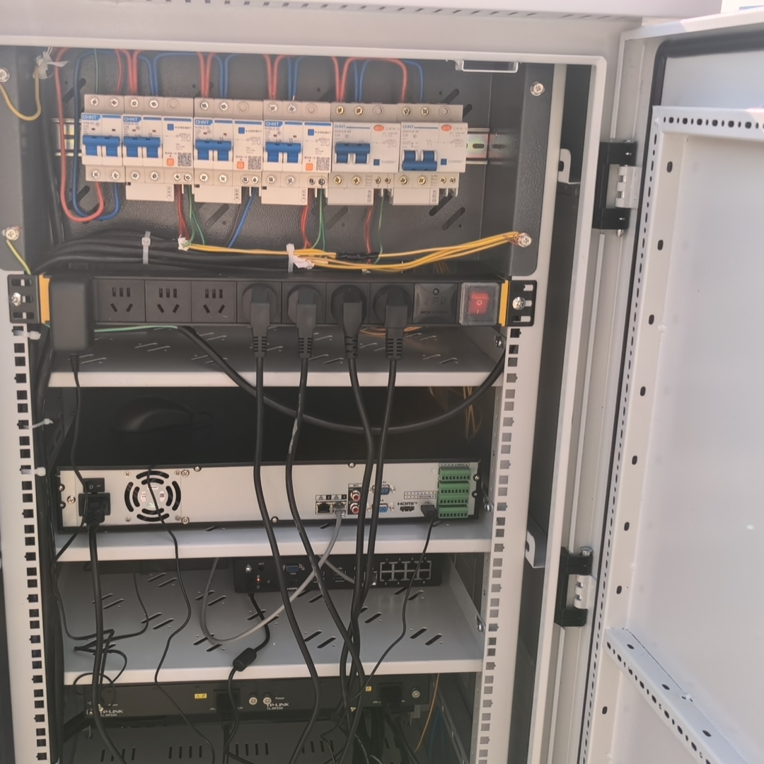 Maximizando o Espaço e a Segurança: Inovações no Design de Gabinetes de Data Center